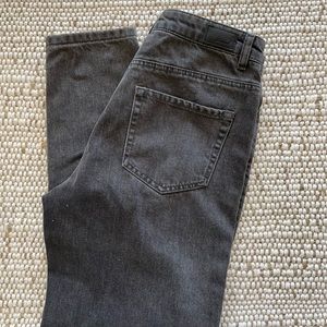 Subdued black boyfriend jeans